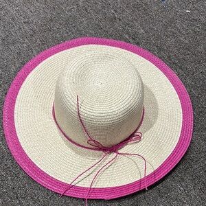 Cream and Pink trim straw hat with wide brim nwot sun protection